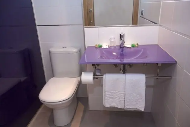 Üç Kişilik Oda