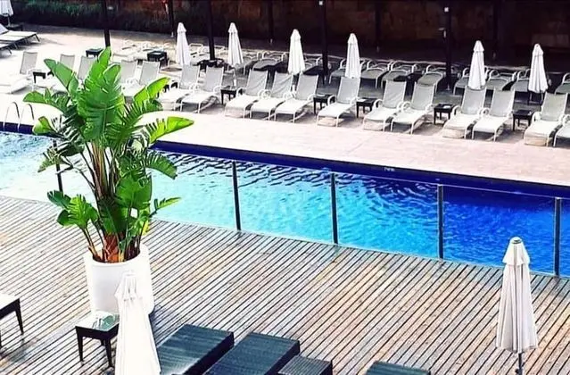 Tek Büyük Yataklı Oda, 2 Tek Kişilik Yatak, Havuz Manzaralı