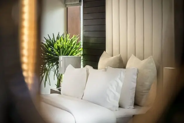 Junior Suite King with pool view - Airport transfers