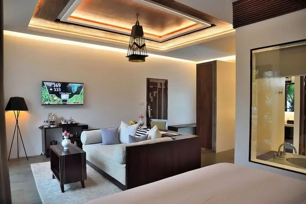 Junior Suite King with pool view - Airport transfers