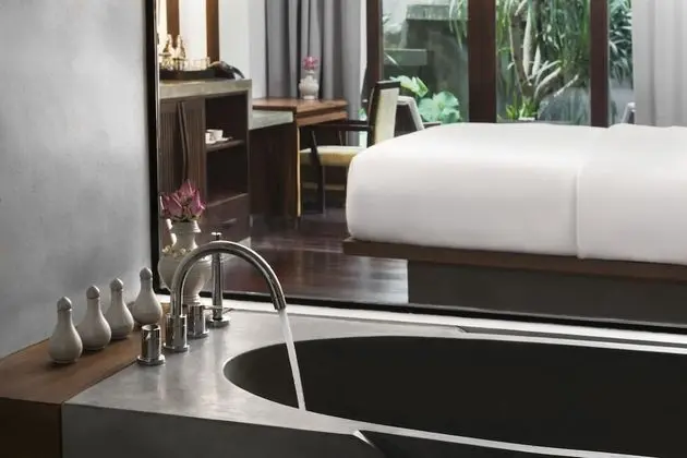 Junior Suite King with pool view - Airport transfers
