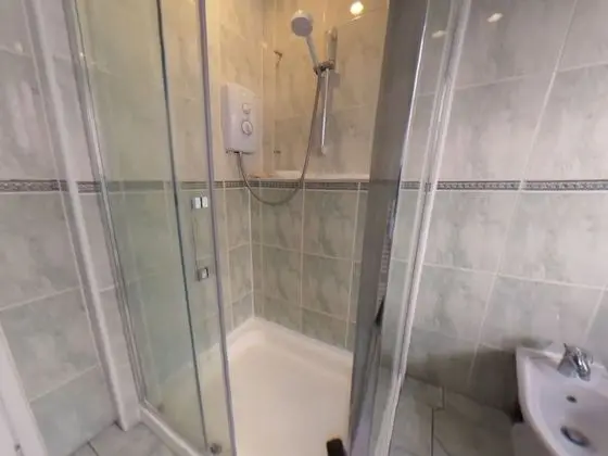Standard Tek Büyük Yataklı Oda, Ortak Banyo (Room 101)