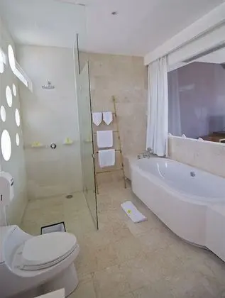 Luxury Tek Büyük Yataklı Oda, Kişiye Özel Havuzlu (Suite Pool Villa)