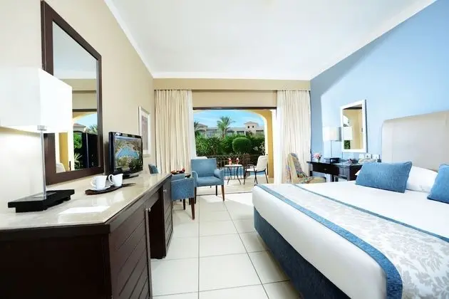 Family Tek Büyük Yataklı Oda (Deluxe Swim Up)