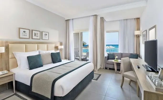 Superior Oda, Havuz Manzaralı (1 Queen Bed or 2 Twin Beds)