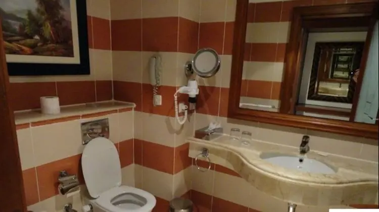 Superior Tek Büyük Yataklı Oda, Havuz Manzaralı