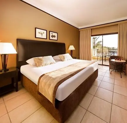 Deluxe Oda, Havuz Manzaralı (Queen or Twin Bed, Jaz Lamaya)
