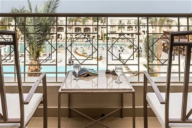 Superior Room Queen Handicap Pool View