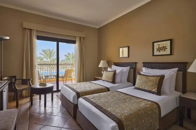 Superior Oda, Havuz Manzaralı (Queen or Twin Beds)