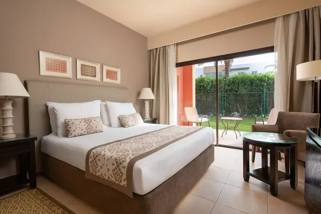 Family Tek Büyük Yataklı Oda (Garden View or Pool View)