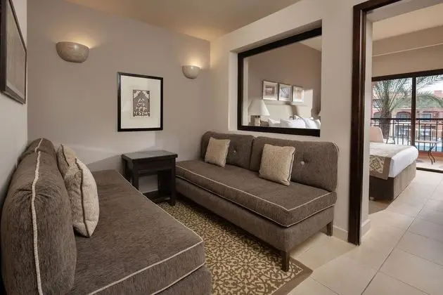Family Tek Büyük Yataklı Oda (Garden View or Pool View)