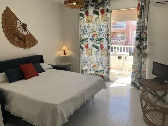 Stüdyo, Havuz Manzaralı