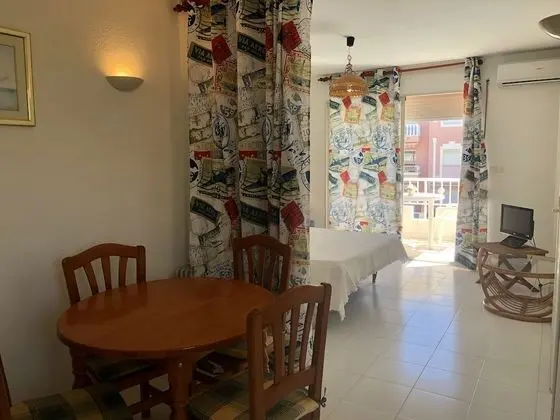 Stüdyo, Havuz Manzaralı