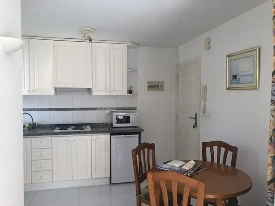 Stüdyo, Havuz Manzaralı