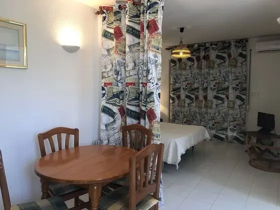 Stüdyo, Havuz Manzaralı