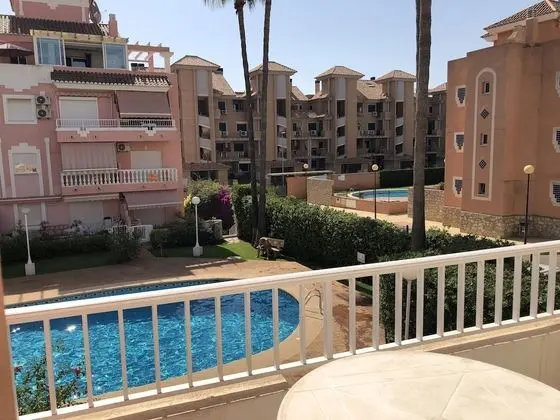 Stüdyo, Havuz Manzaralı