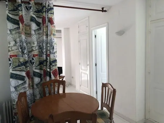 Stüdyo, Havuz Manzaralı