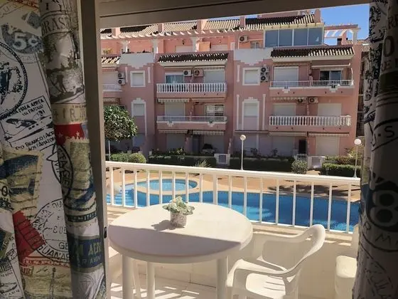 Stüdyo, Havuz Manzaralı