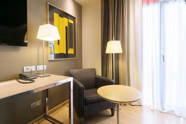 Büyük Yataklı Tek Kişilik Oda