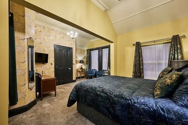 Tek Büyük Yataklı Oda (Gay McIntyre)