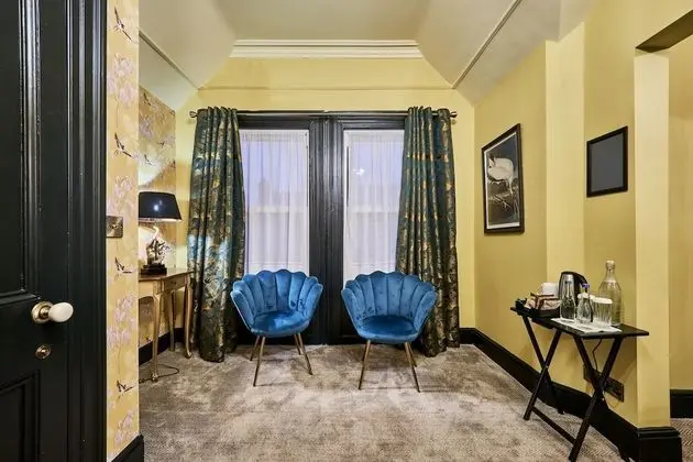 Tek Büyük Yataklı Oda (Gay McIntyre)