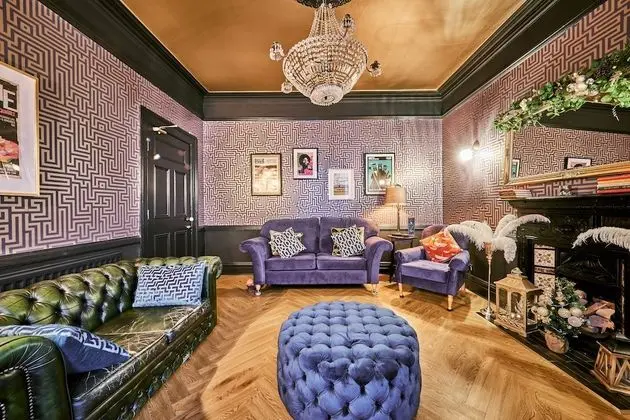 Tek Büyük Yataklı Oda (Gay McIntyre)