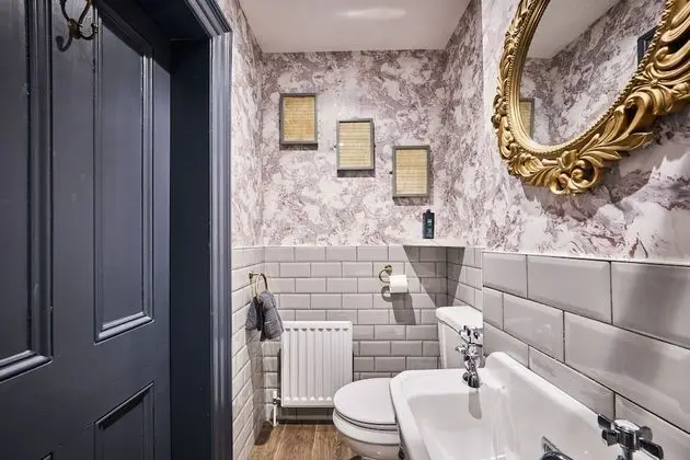 Tek Büyük Yataklı Oda (Gay McIntyre)