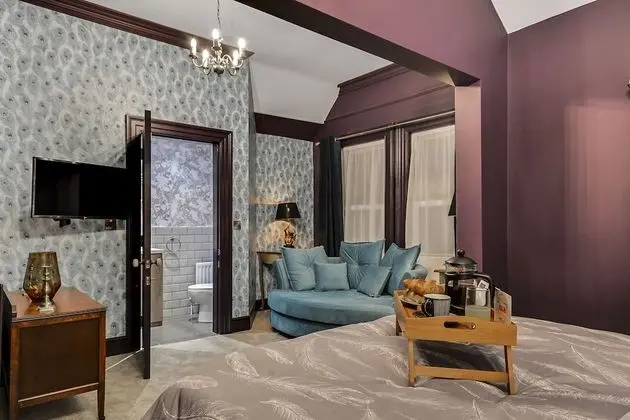 Tek Büyük Yataklı Oda (Gay McIntyre)