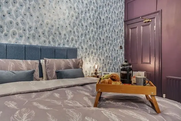 Tek Büyük Yataklı Oda (Gay McIntyre)