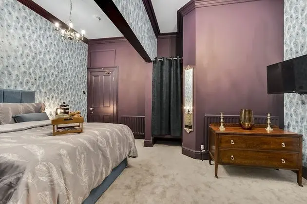 Tek Büyük Yataklı Oda (Gay McIntyre)