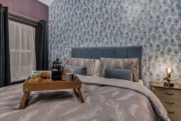 Tek Büyük Yataklı Oda (Gay McIntyre)