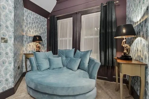 Tek Büyük Yataklı Oda (Gay McIntyre)