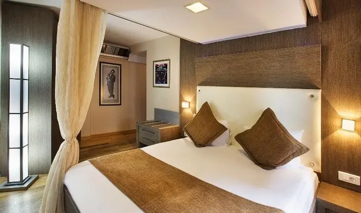 Luxury Oda