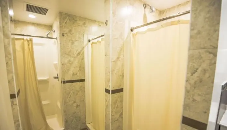 Oda, 1 Büyük (Queen) Boy Yatak, Özel Banyo