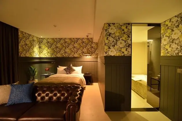 High-Deluxe Double Room