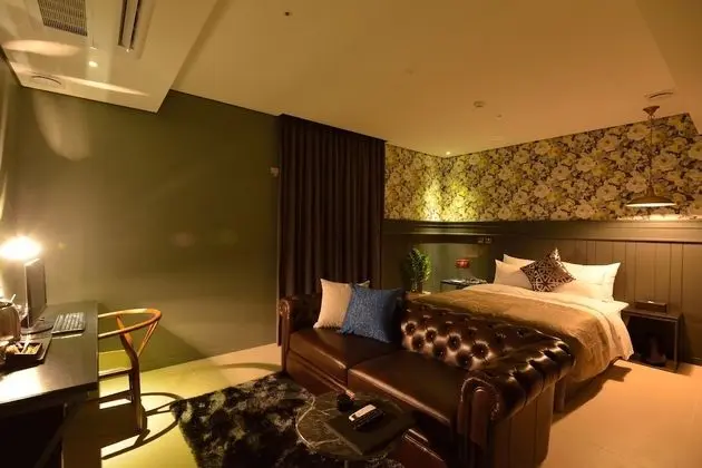 High-Deluxe Double Room