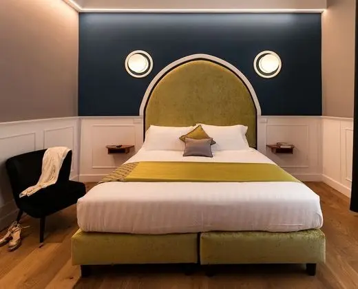 Luxury Oda
