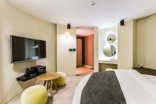 Deluxe Room (Extra fee applies for 2+ consecutive nights stay)
