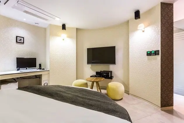 Deluxe Room (Extra fee applies for 2+ consecutive nights stay)