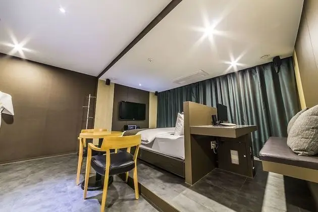 Deluxe Room (Extra fee applies for 2+ consecutive nights stay)