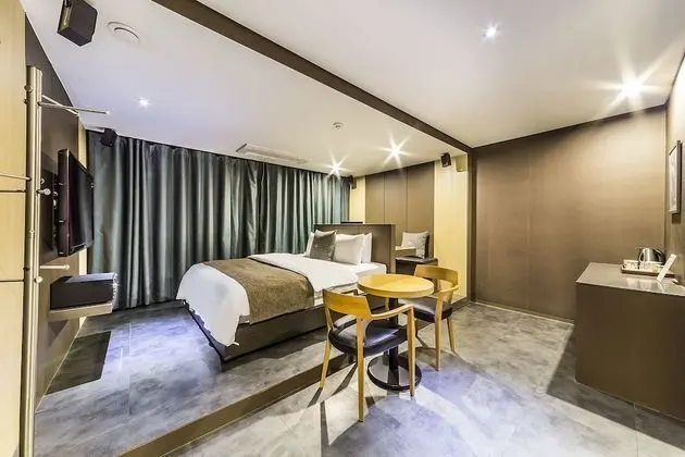 Deluxe Room (Extra fee applies for 2+ consecutive nights stay)