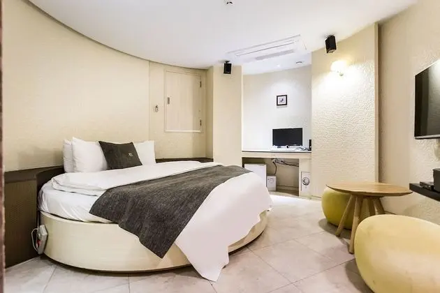 Deluxe Room (Extra fee applies for 2+ consecutive nights stay)