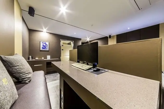 Deluxe Room (Extra fee applies for 2+ consecutive nights stay)