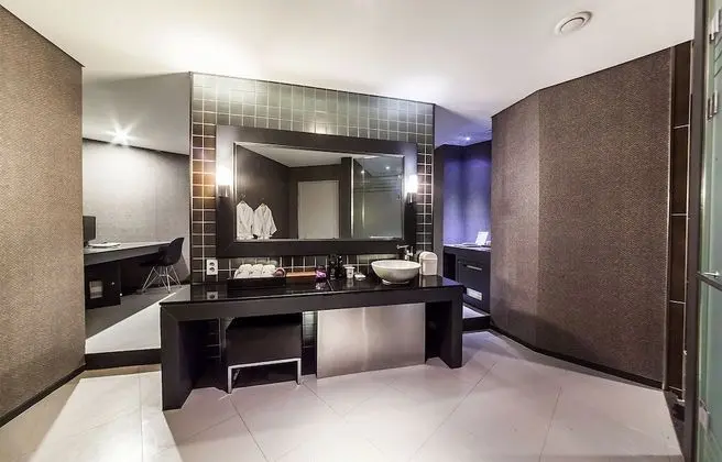 Deluxe Room (Extra fee applies for 2+ consecutive nights stay)