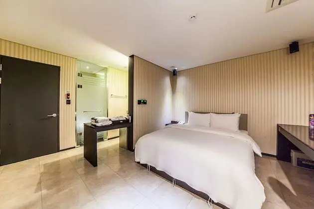 Standard Room (Extra fee applies for 2+ consecutive nights stay)