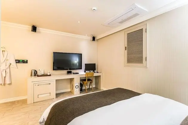 Standard Room (Extra fee applies for 2+ consecutive nights stay)