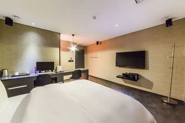 Standard Room (Extra fee applies for 2+ consecutive nights stay)