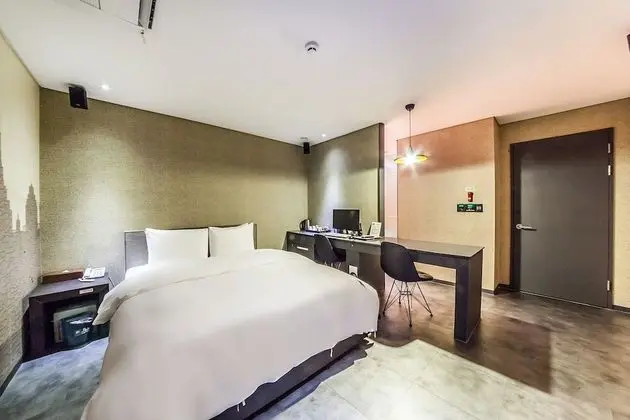 Standard Room (Extra fee applies for 2+ consecutive nights stay)