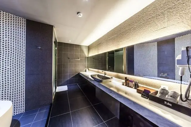 Suite Twin (Extra fee applies for 2+ consecutive nights stay)
