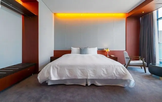 [3rd Anniversary Offer] Deluxe King Room (Full Ocean View)